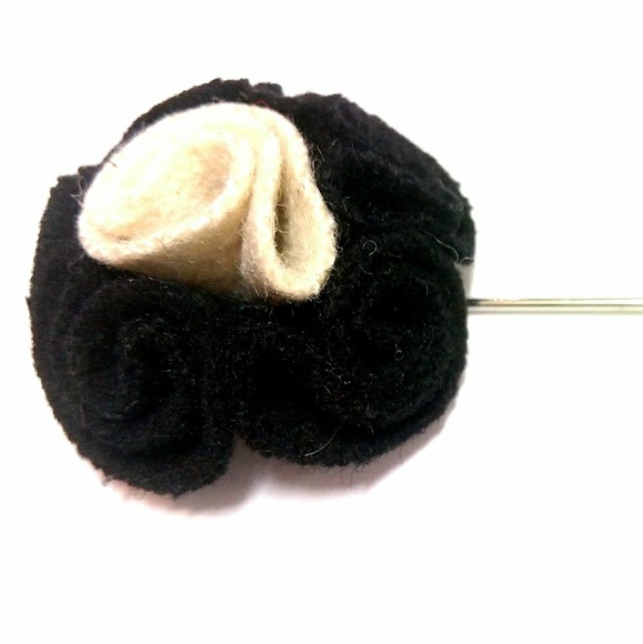 Exclusive Knit Bow w Black/Ecru Lapel - Picture 2 of 2